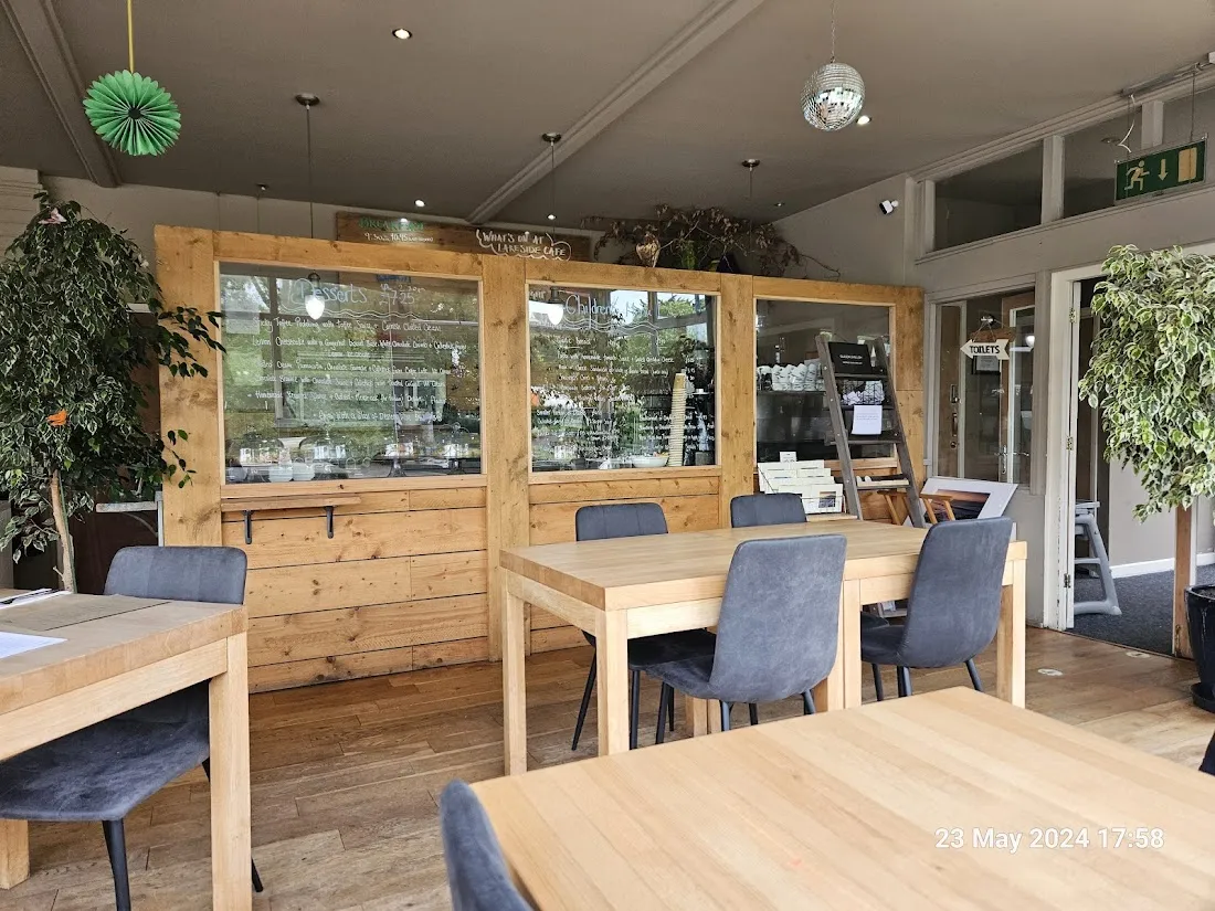 Lakeside Cafe